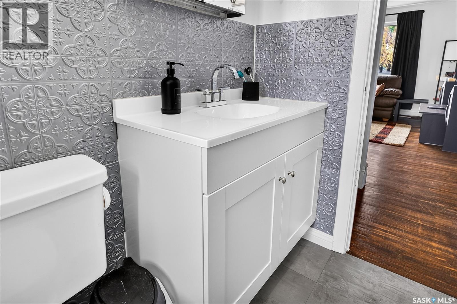 506 Lillooet Street W Property Photo 22