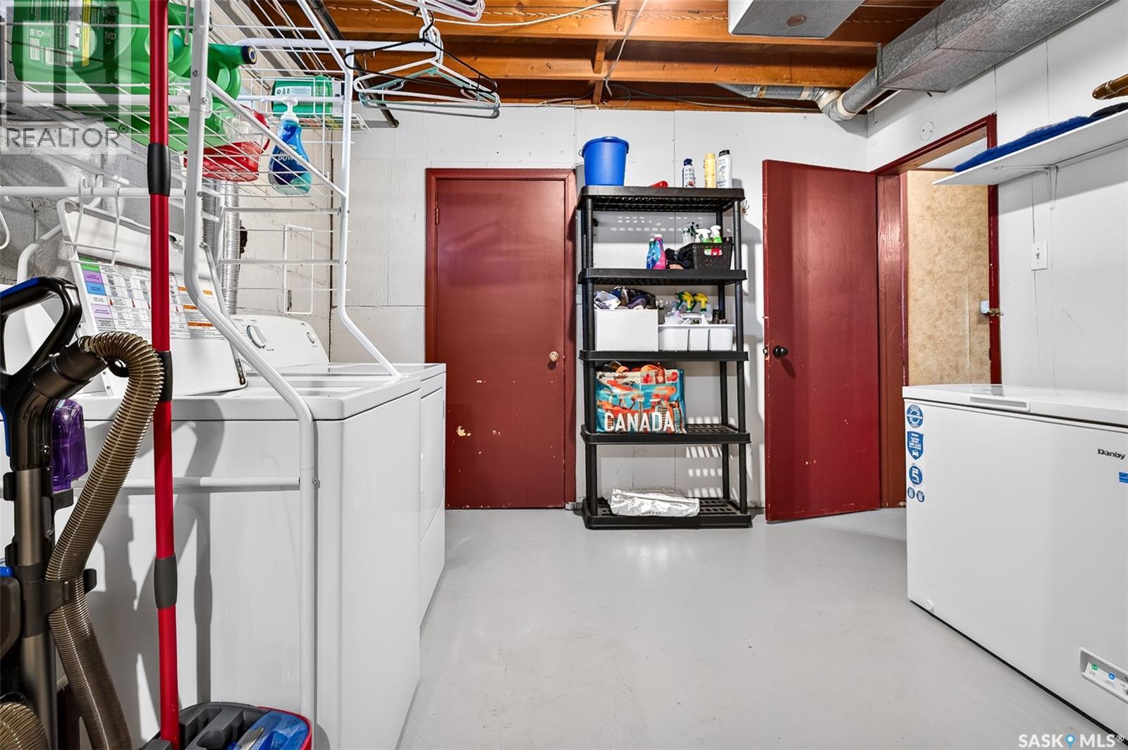 506 Lillooet Street W Property Photo 39