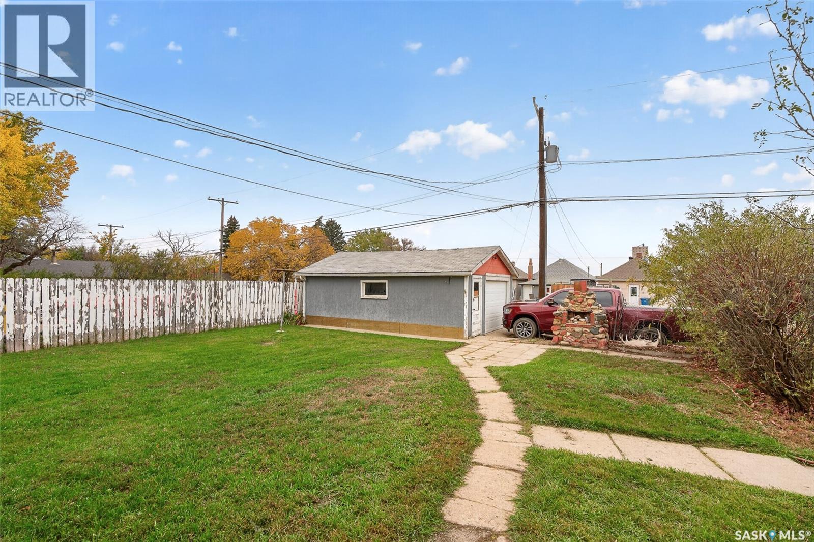 506 Lillooet Street W Property Photo 44
