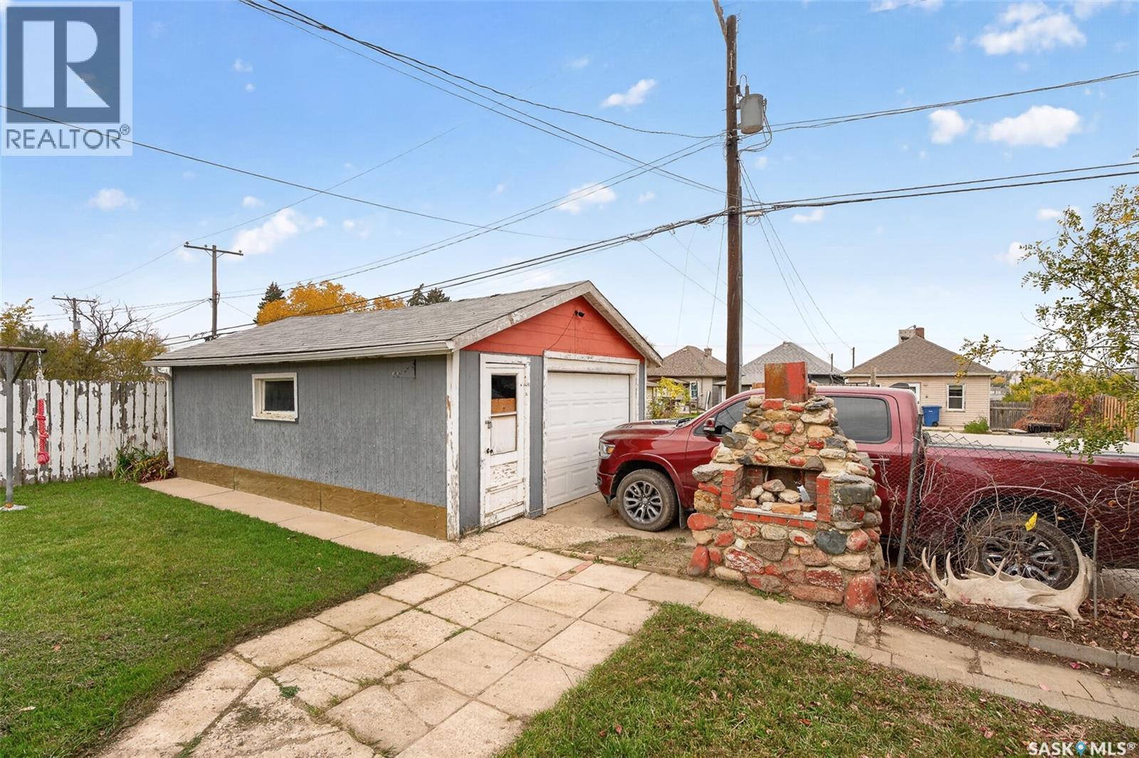 506 Lillooet Street W Property Photo 45