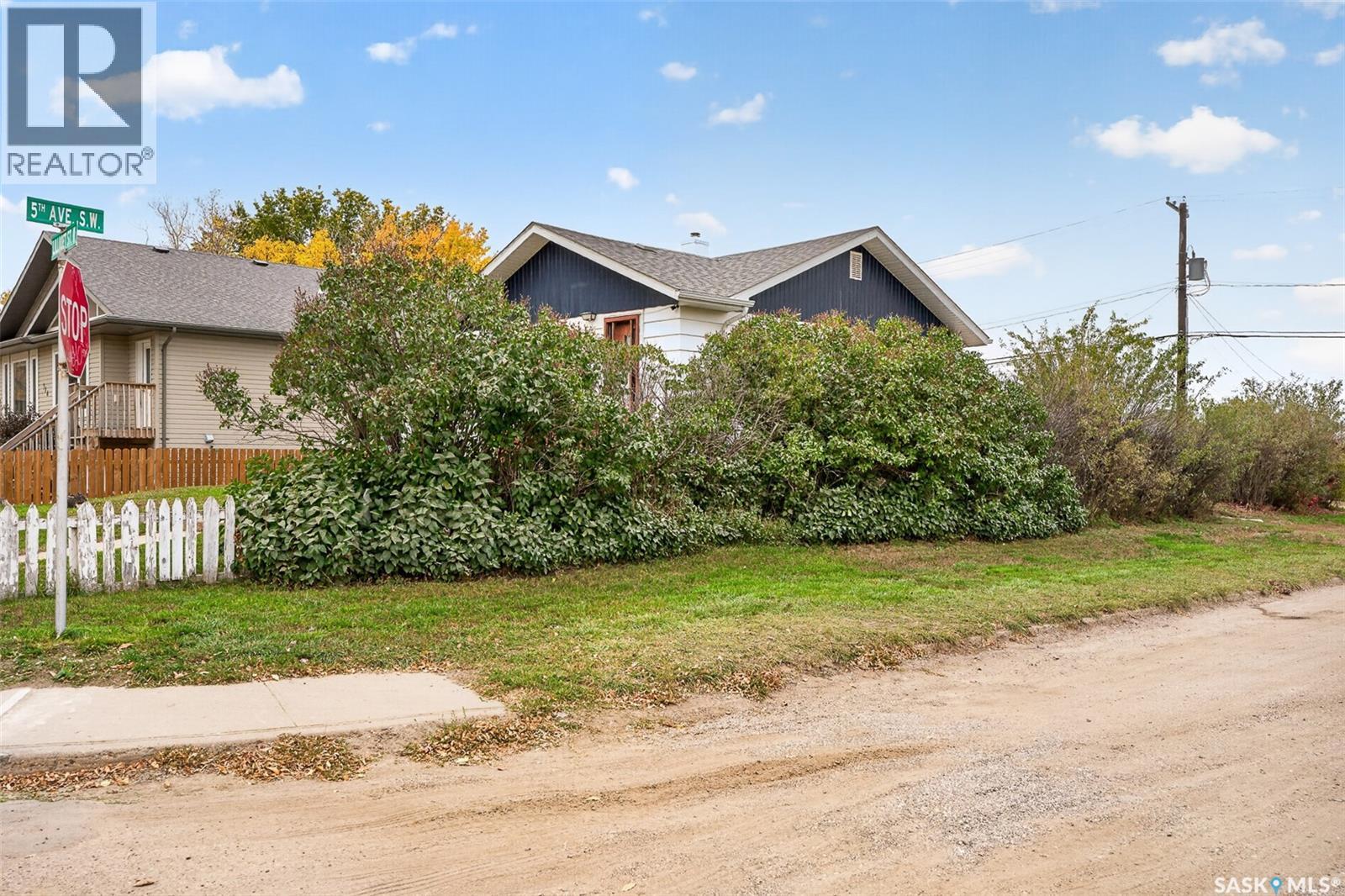 506 Lillooet Street W Property Photo 49