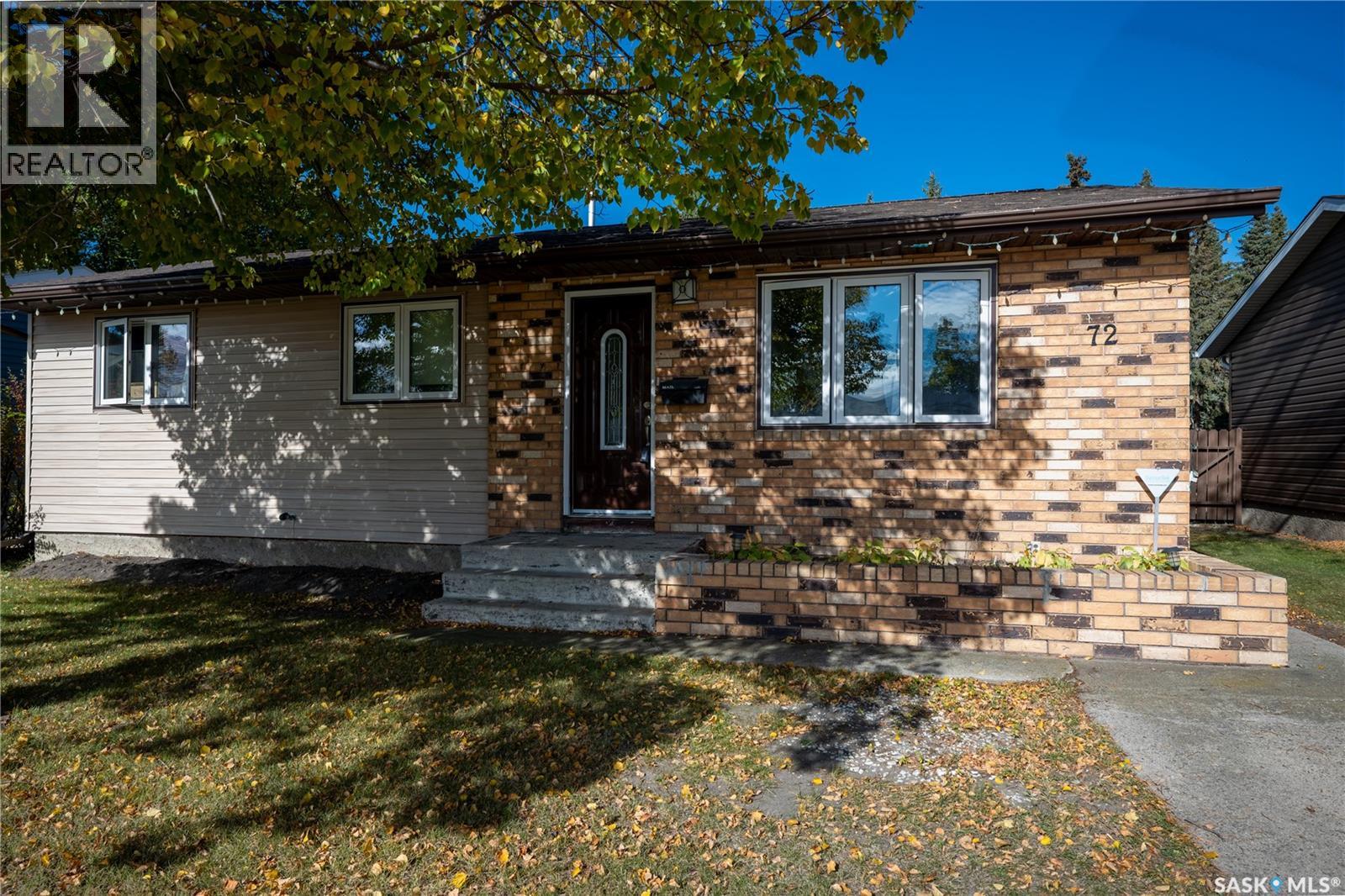 72 Redwood DRIVE Property Photo 1