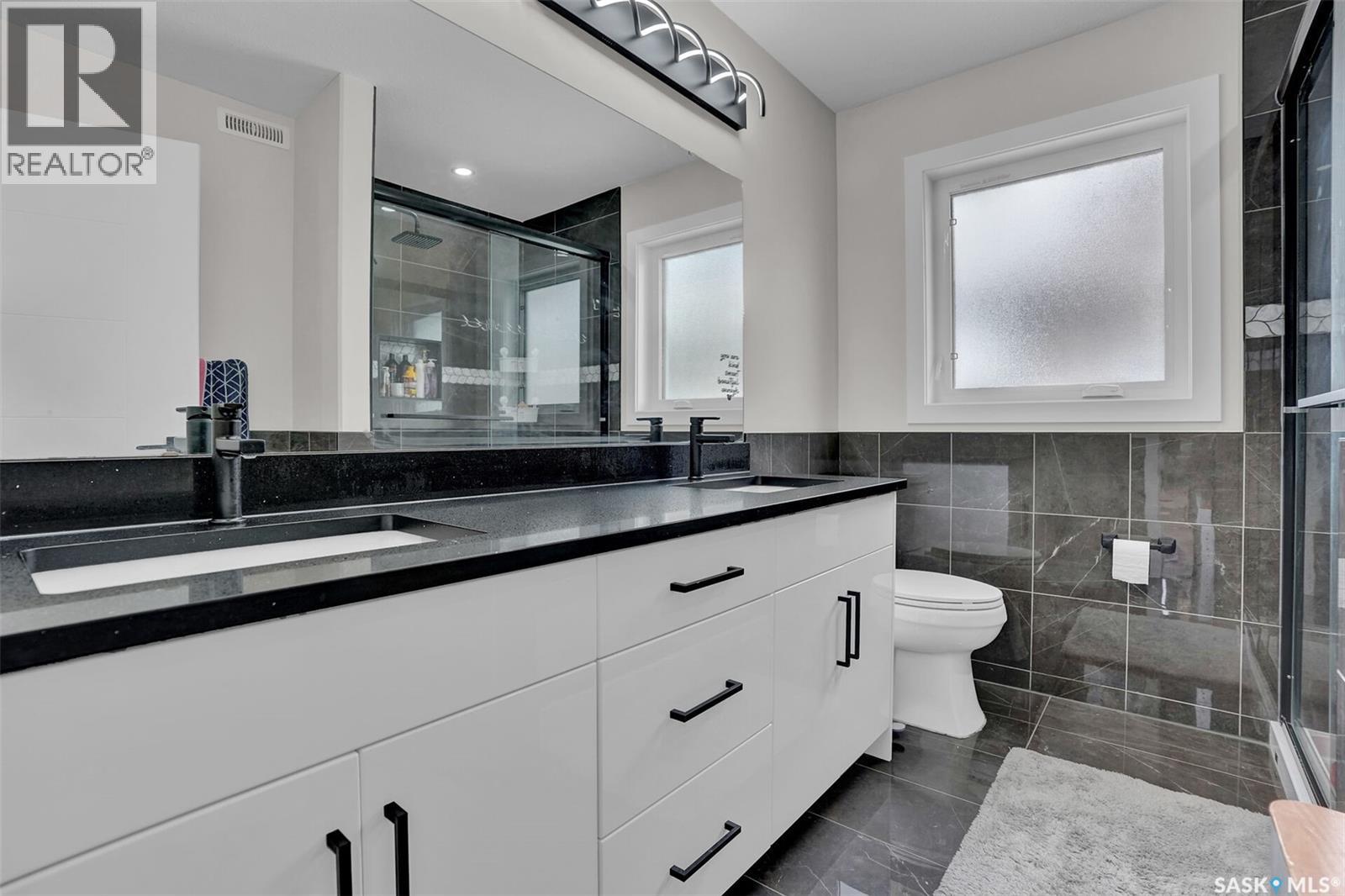 3204 Crosbie Crescent Property Photo 28