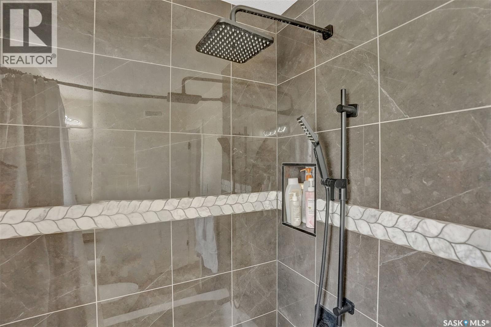 3204 Crosbie Crescent Property Photo 30