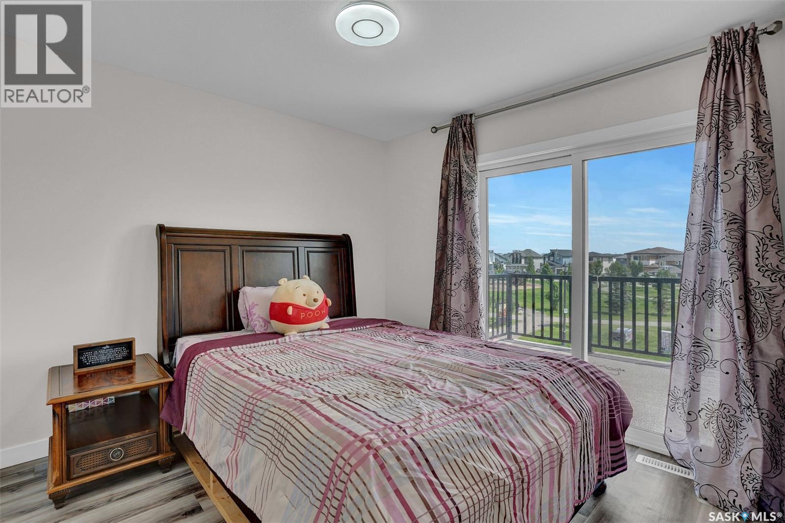 3204 Crosbie Crescent Property Photo 32