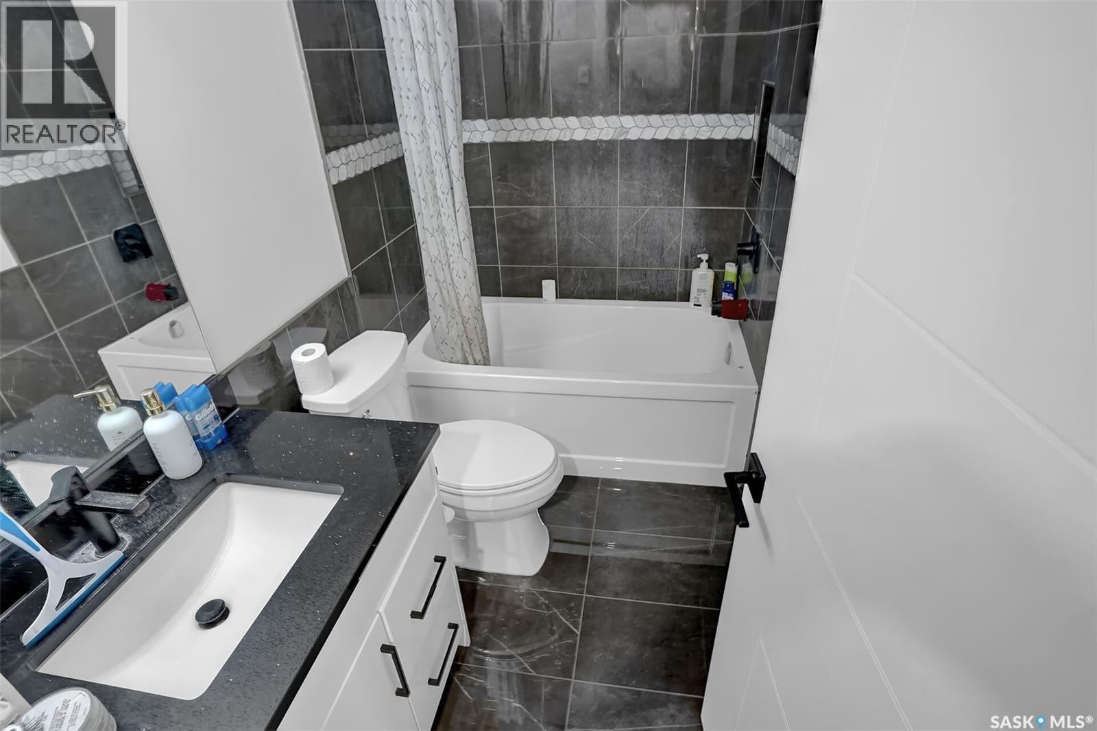 3204 Crosbie Crescent Property Photo 60
