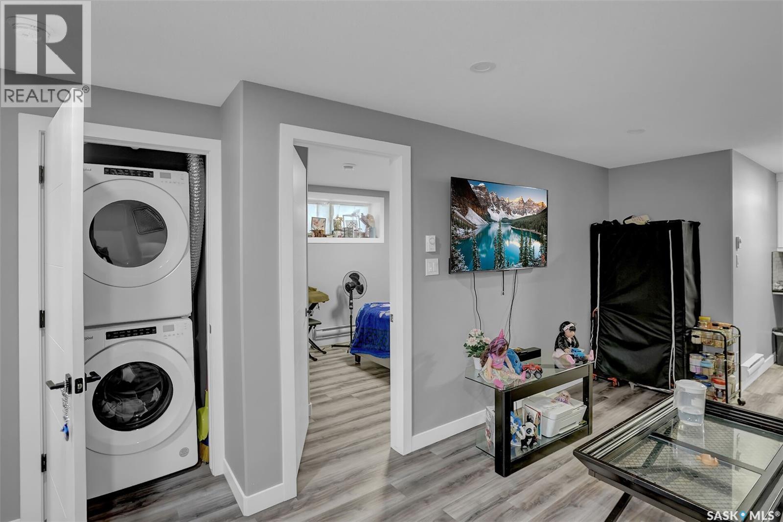 3204 Crosbie Crescent Property Photo 63