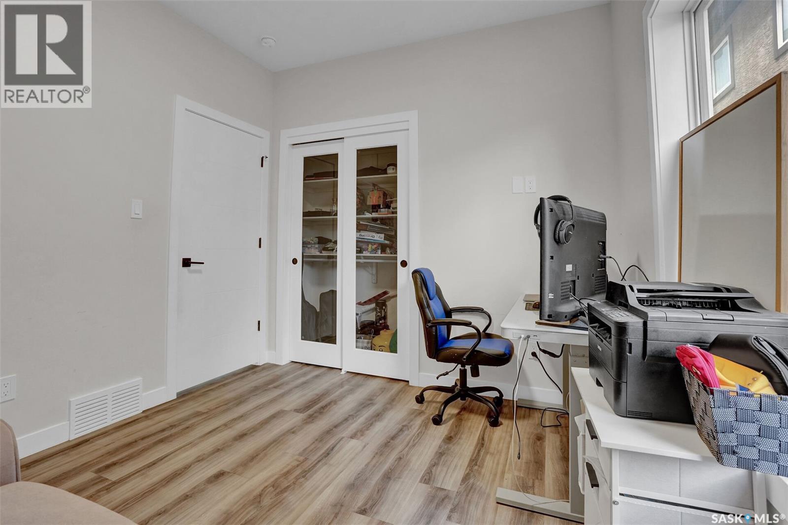 3204 Crosbie Crescent Property Photo 93