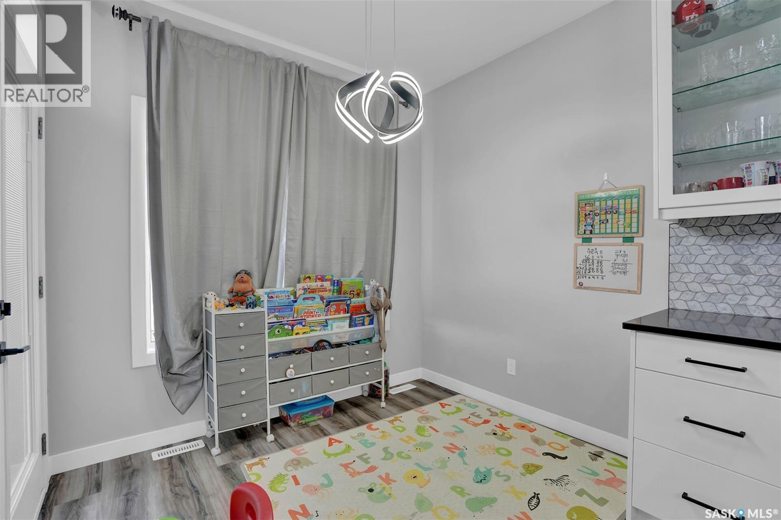 3204 Crosbie Crescent Property Photo 99