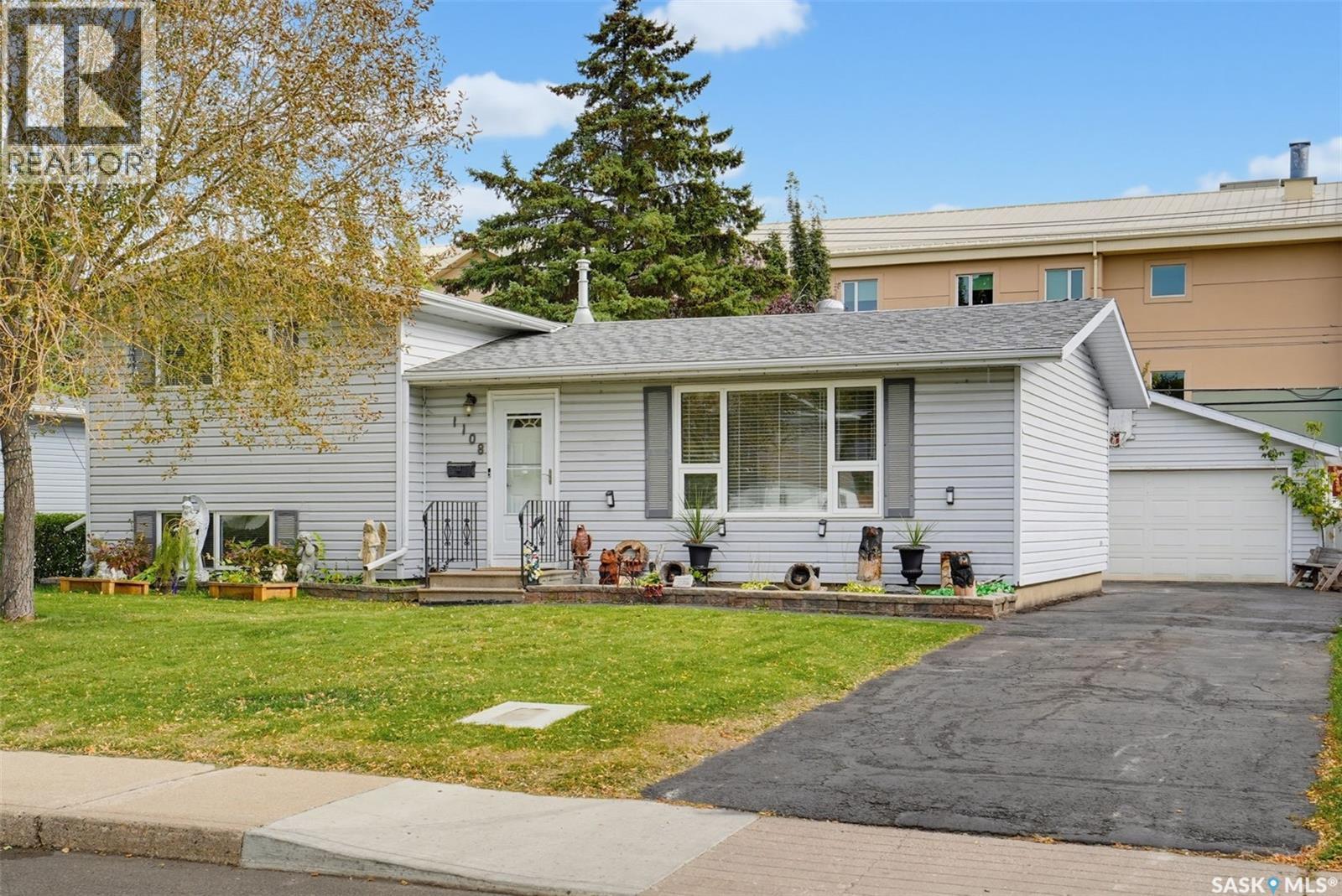 1108 Tiffin Crescent Property Photo 1