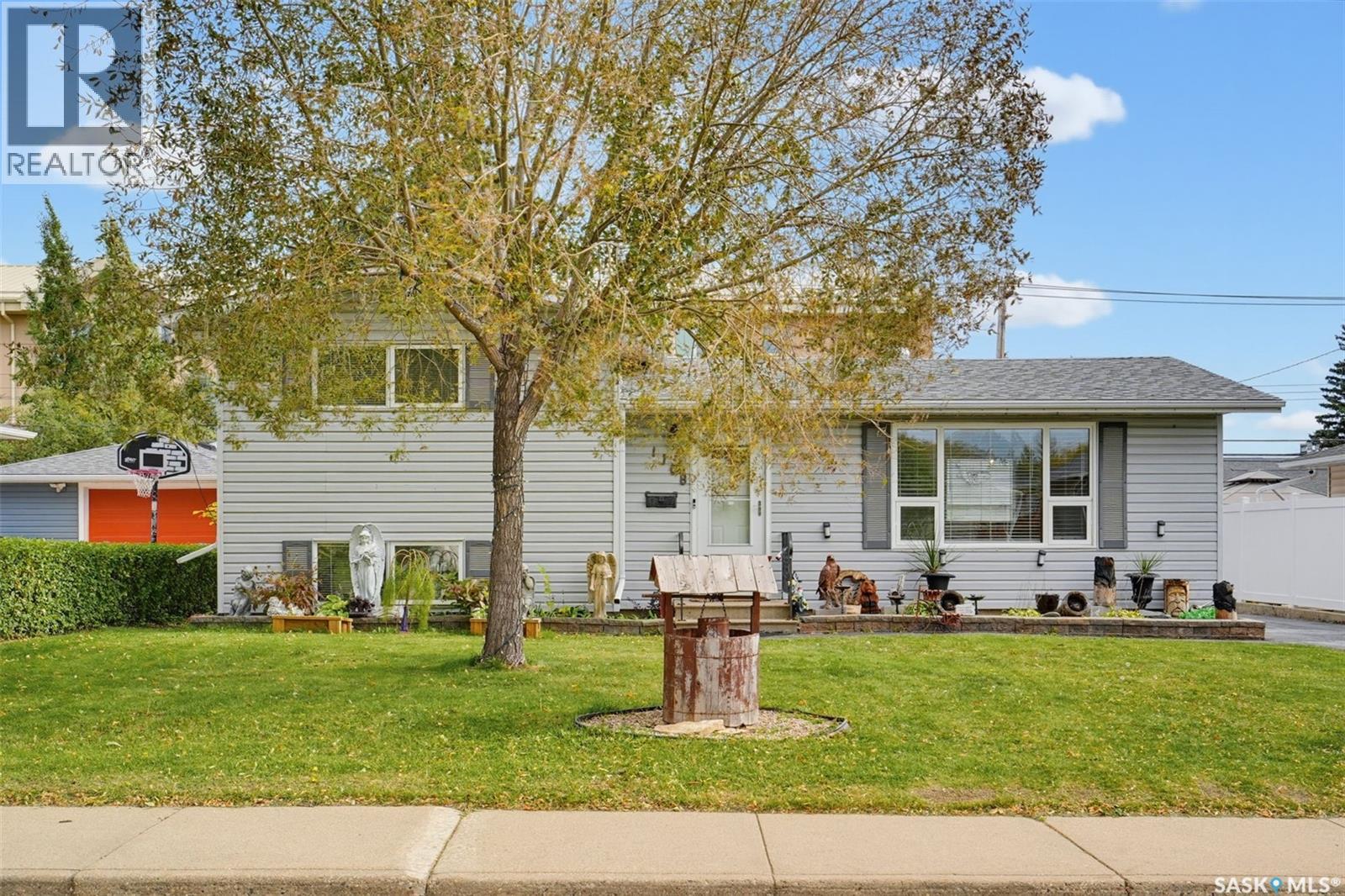 1108 Tiffin Crescent Property Photo 2