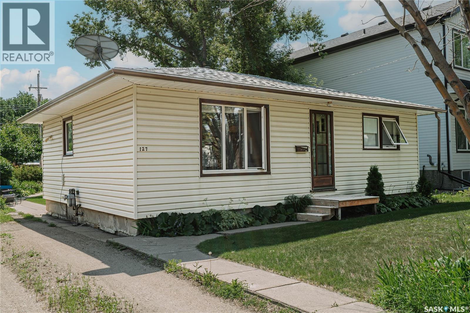 127 107th Street W Property Photo 1