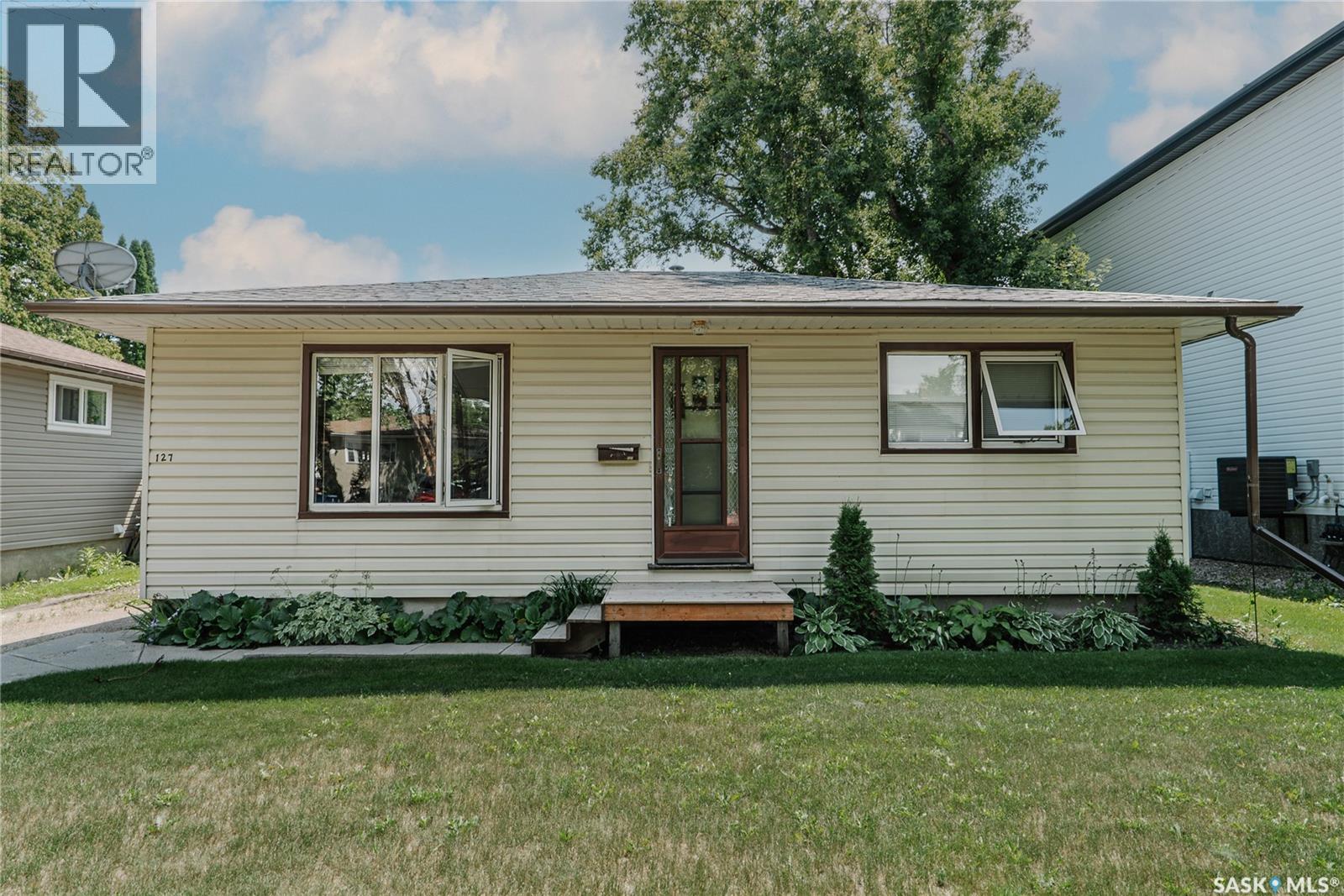 127 107th Street W Property Photo 2