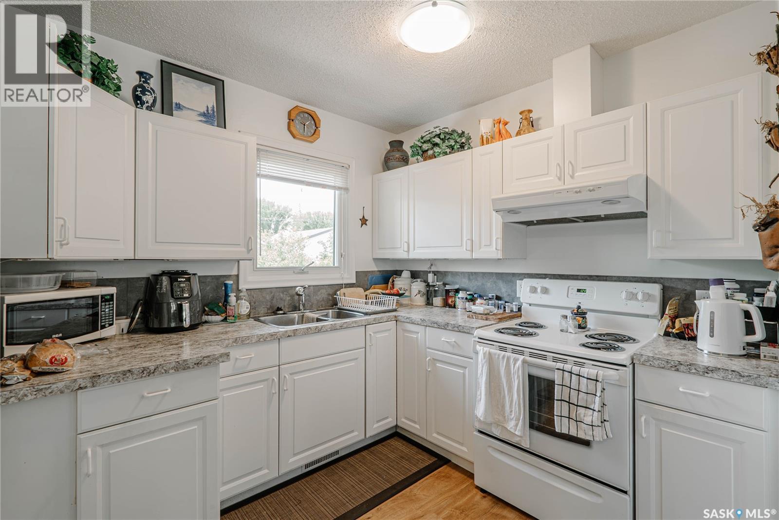 127 107th Street W Property Photo 4