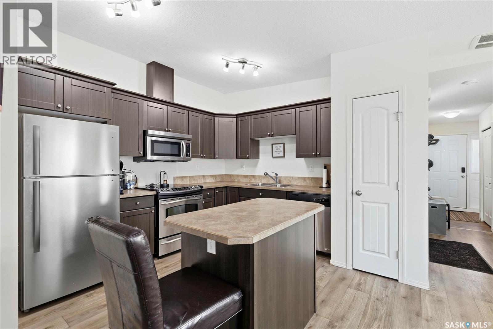 183 Chateau Crescent Property Photo 6