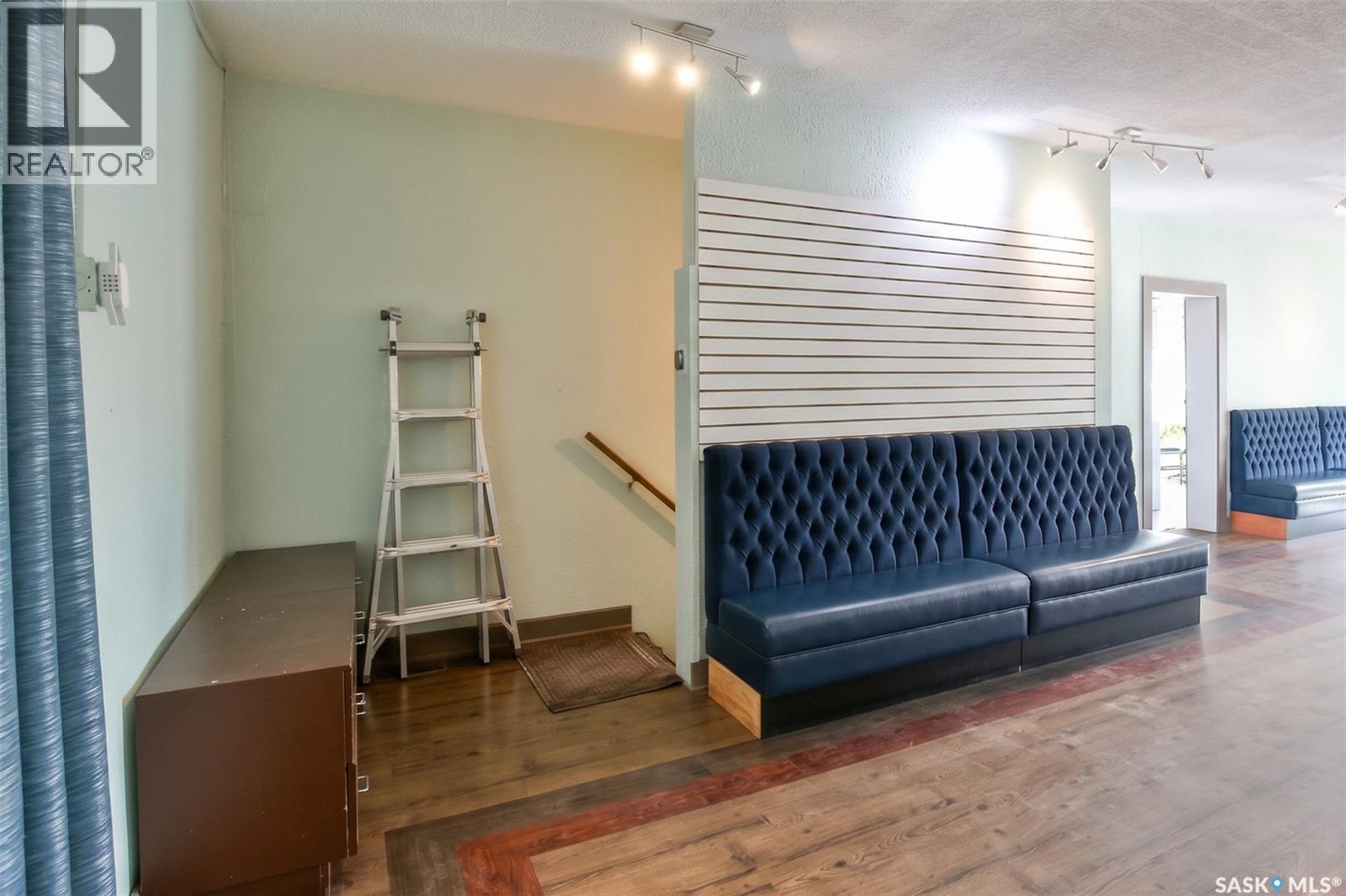 48-50 Stadacona Street W Property Photo 16