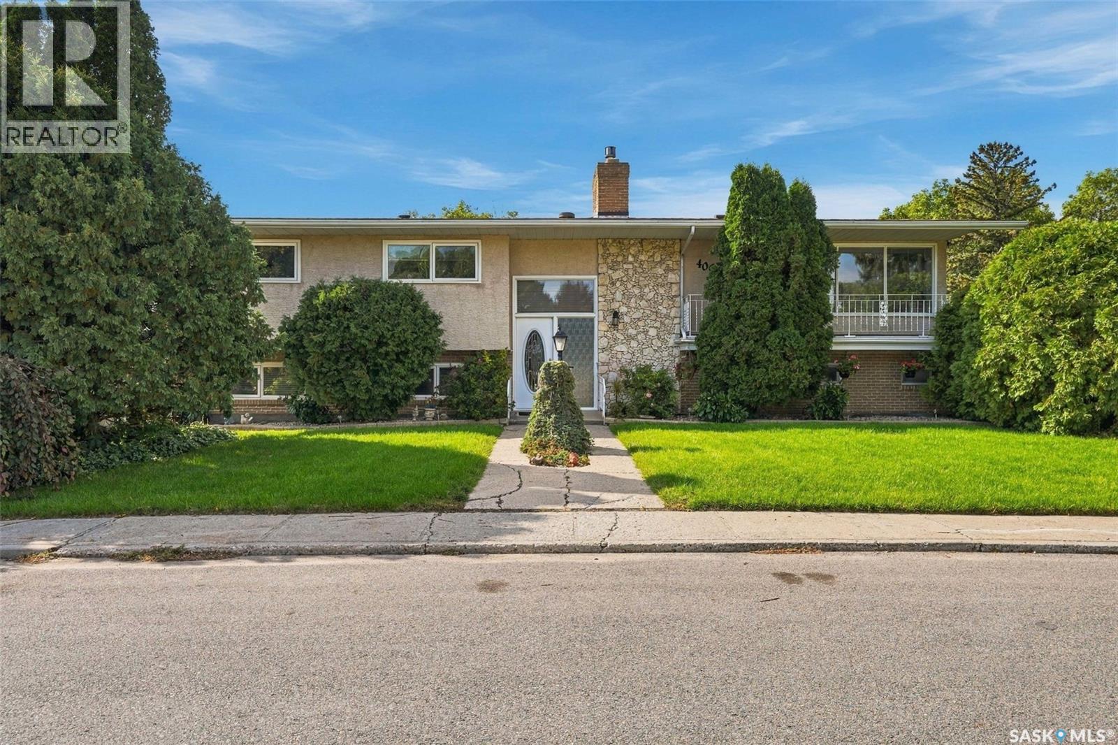 4002 Elphinstone Street Property Photo 1