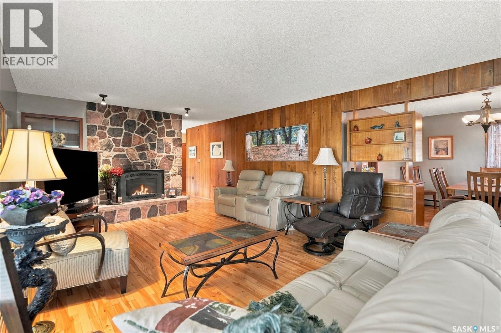 4002 Elphinstone Street Property Photo 5
