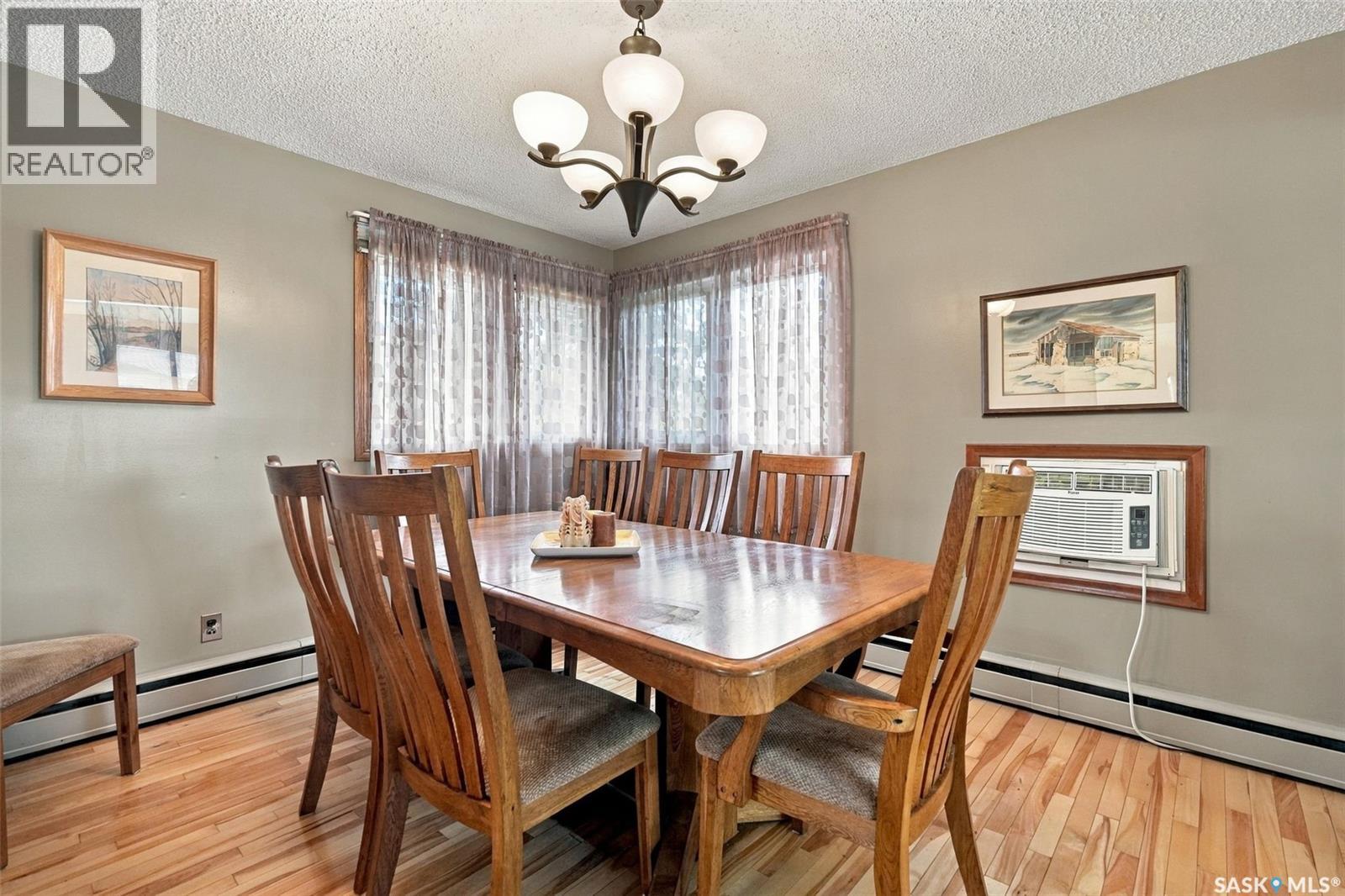 4002 Elphinstone Street Property Photo 6