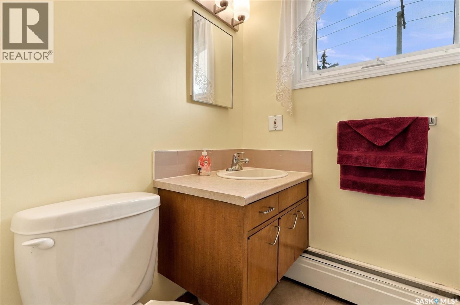 4002 Elphinstone Street Property Photo 17