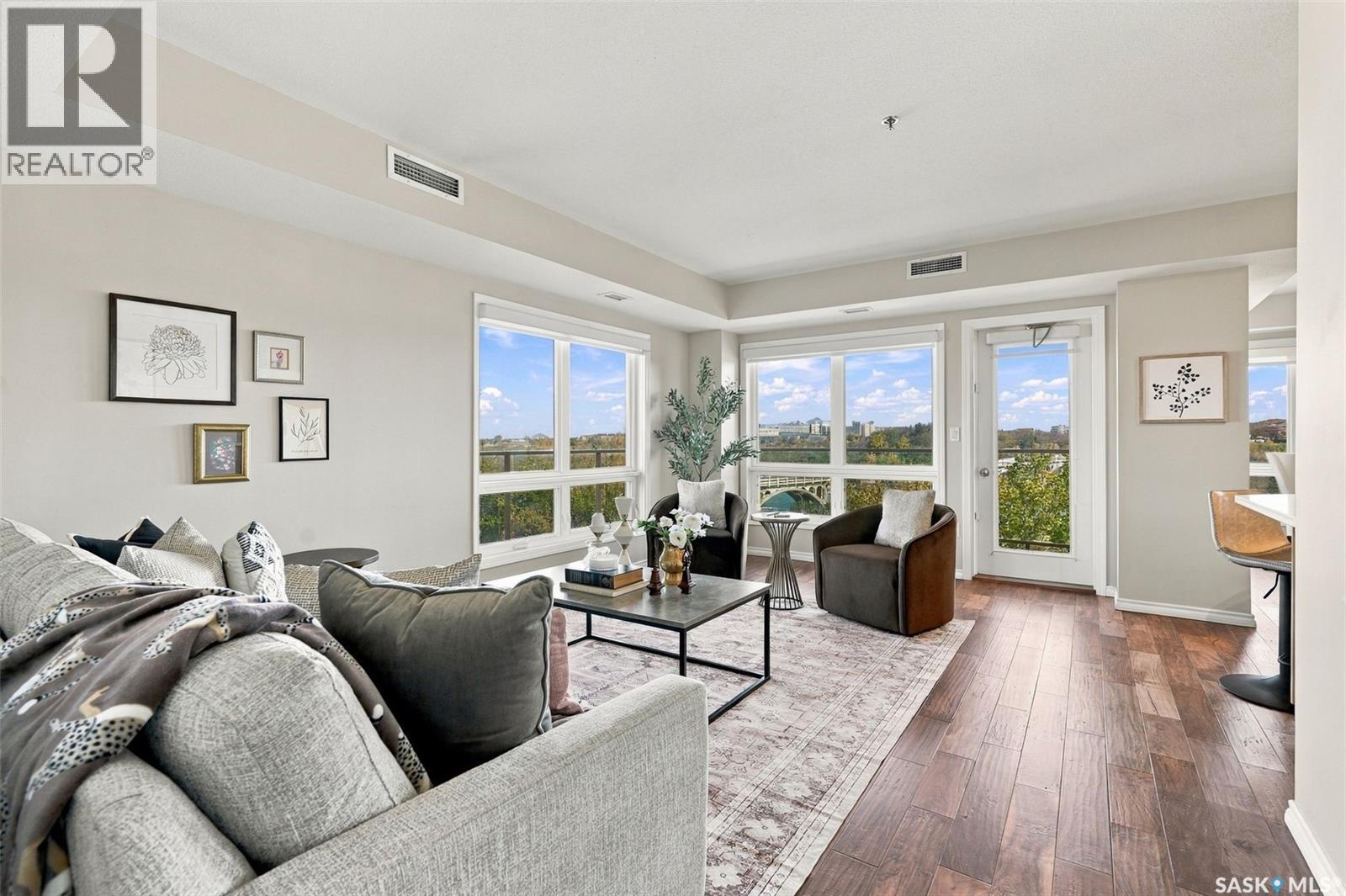 607 902 Spadina Crescent E Property Photo 3