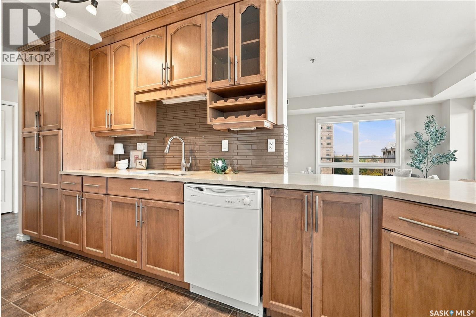 607 902 Spadina Crescent E Property Photo 12