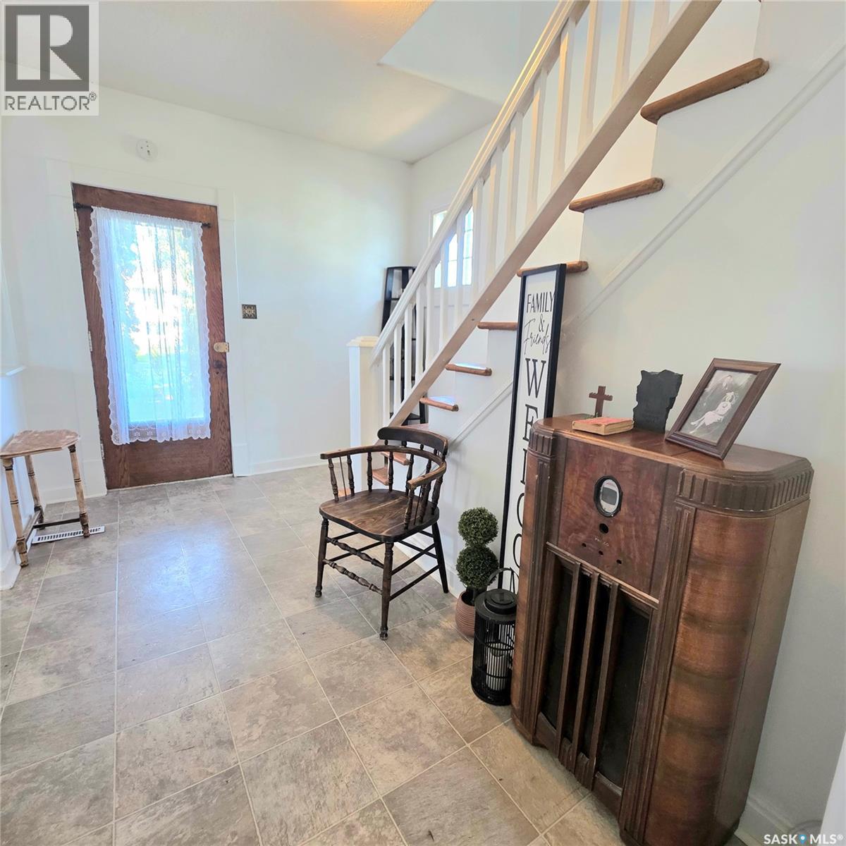 261 22nd Street E Property Photo 3