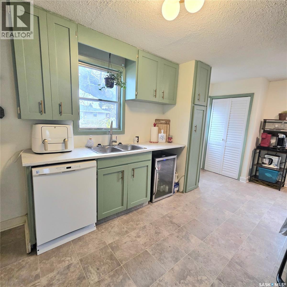 261 22nd Street E Property Photo 7