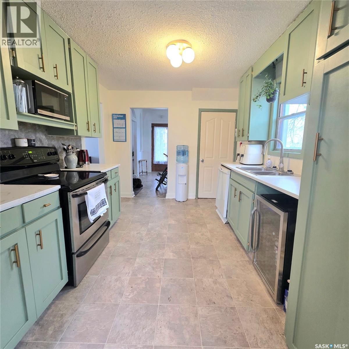 261 22nd Street E Property Photo 8