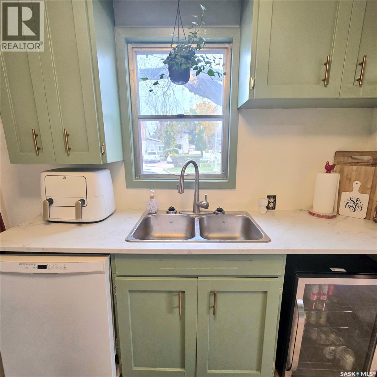 261 22nd Street E Property Photo 10
