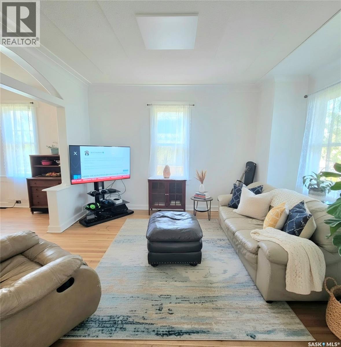 261 22nd Street E Property Photo 14