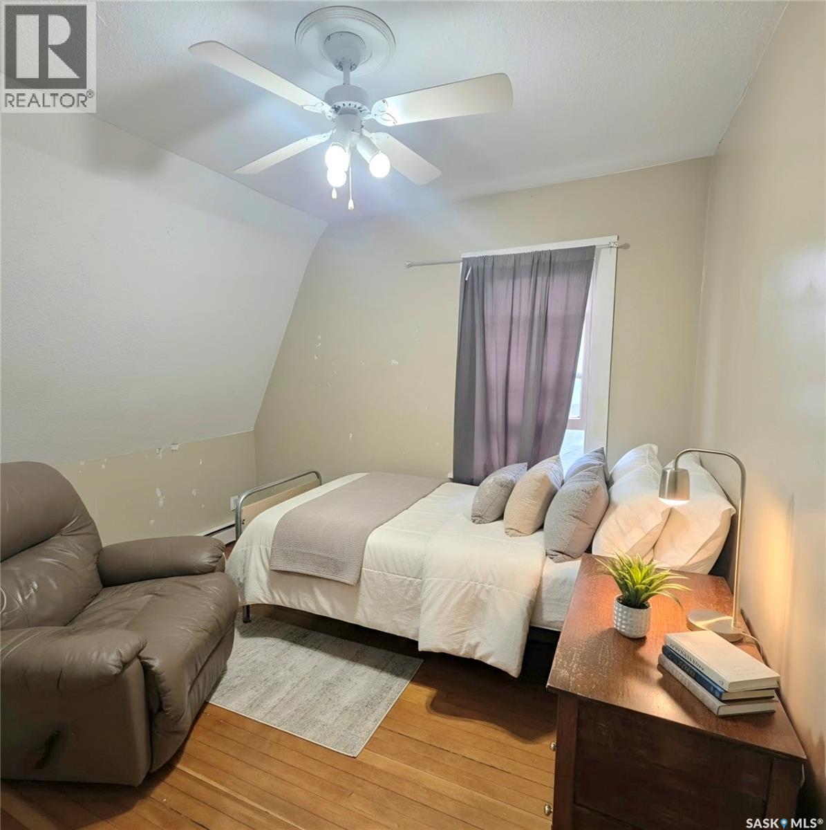 261 22nd Street E Property Photo 24
