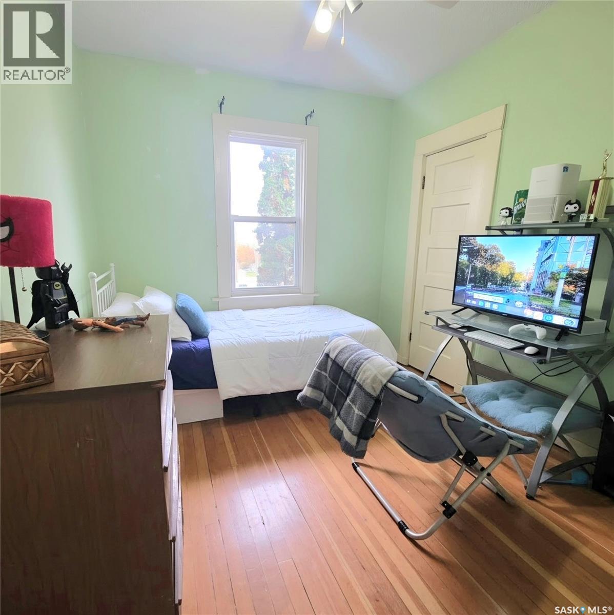 261 22nd Street E Property Photo 25