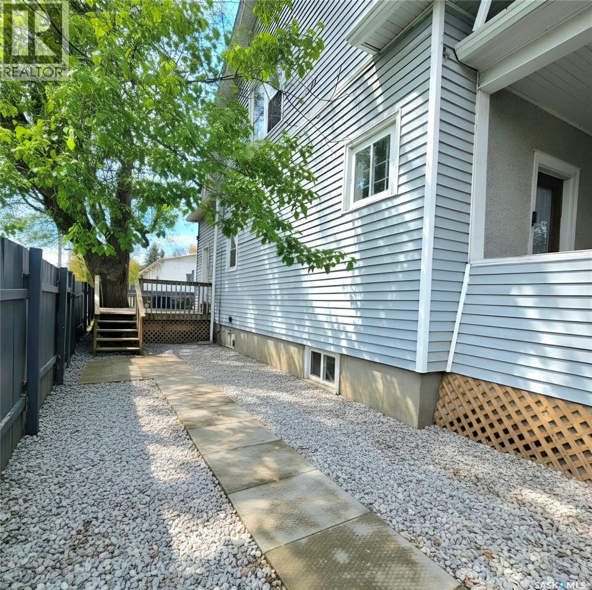 261 22nd Street E Property Photo 32