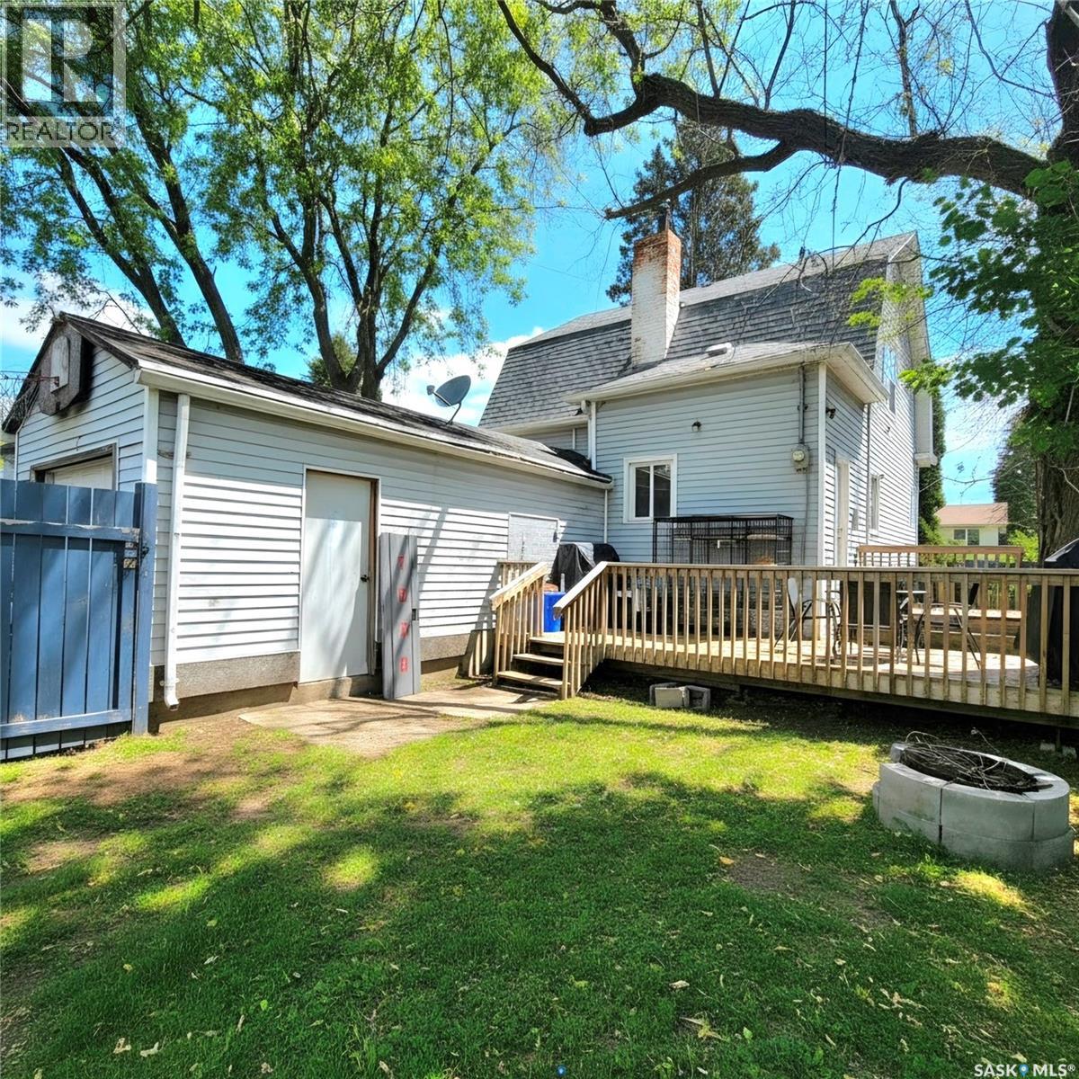 261 22nd Street E Property Photo 37
