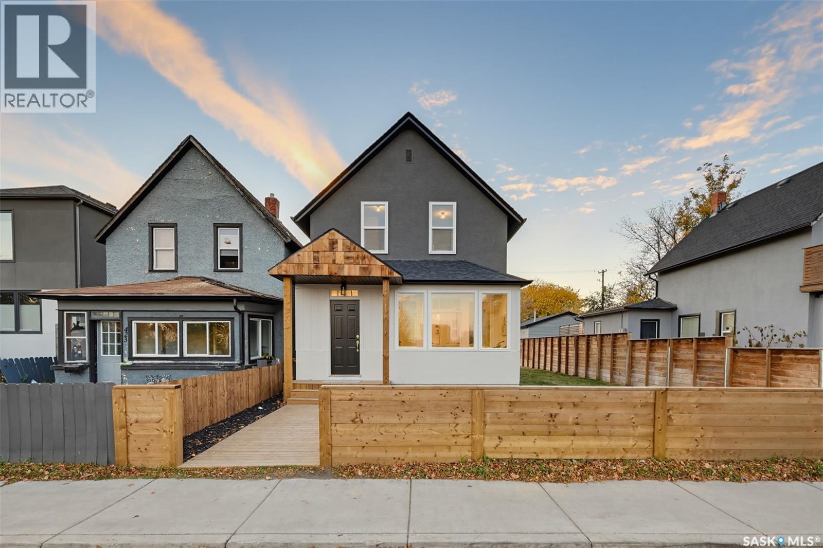 421 C AVENUE S Property Photo 1