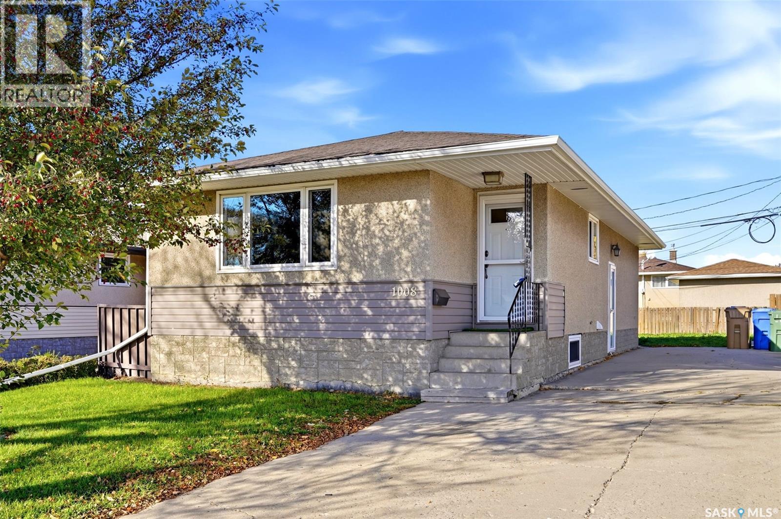 1008 7th Avenue N Property Photo 2