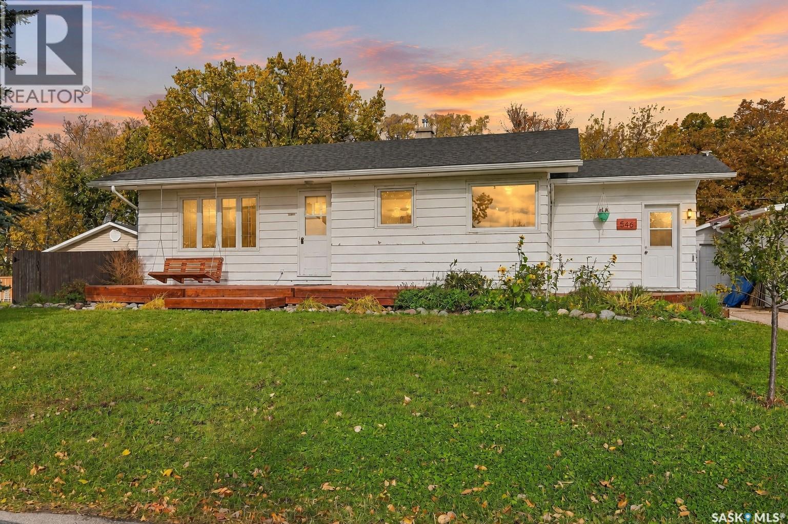 546 Elm Crescent Property Photo 1