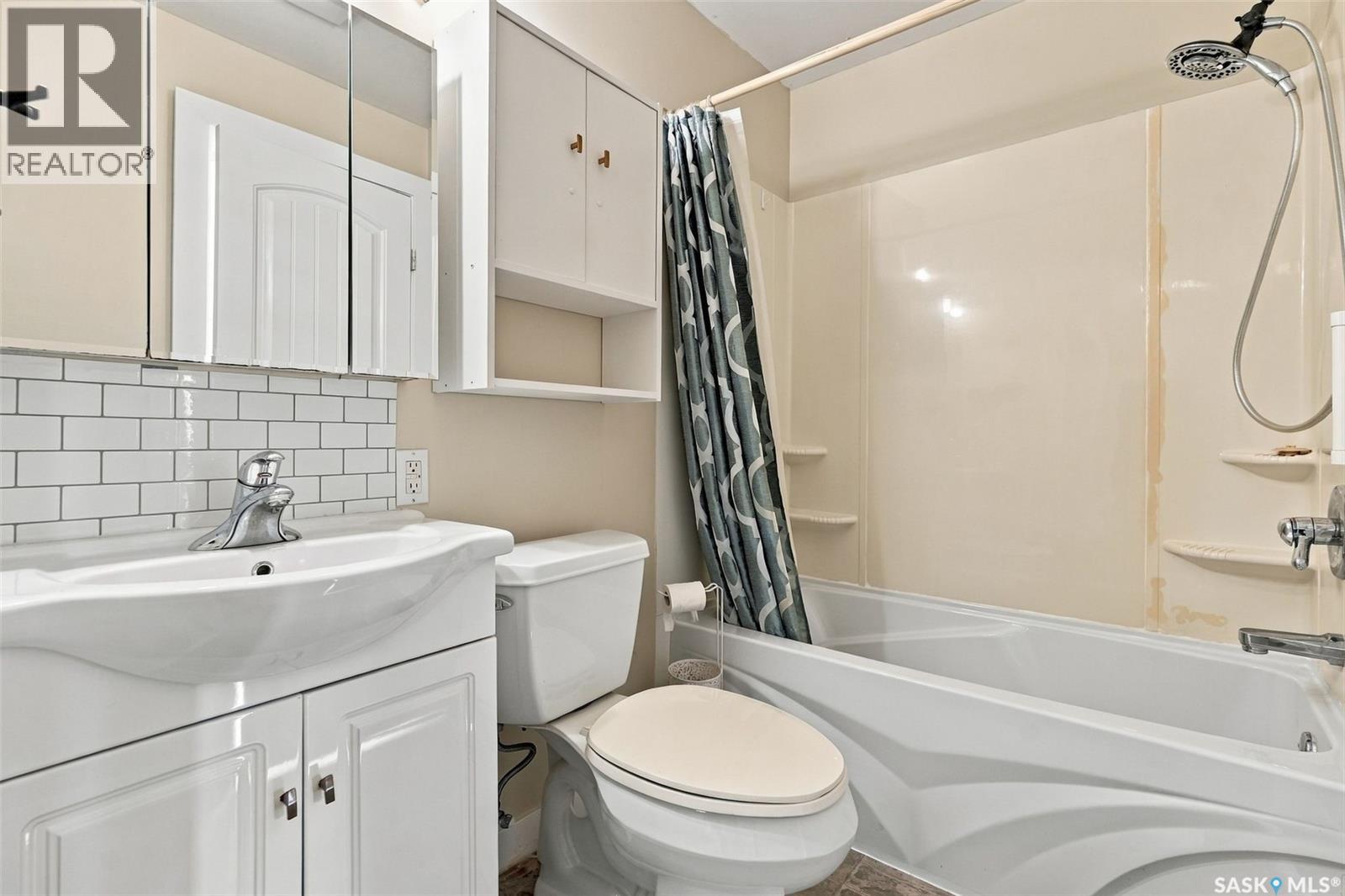 546 Elm Crescent Property Photo 21