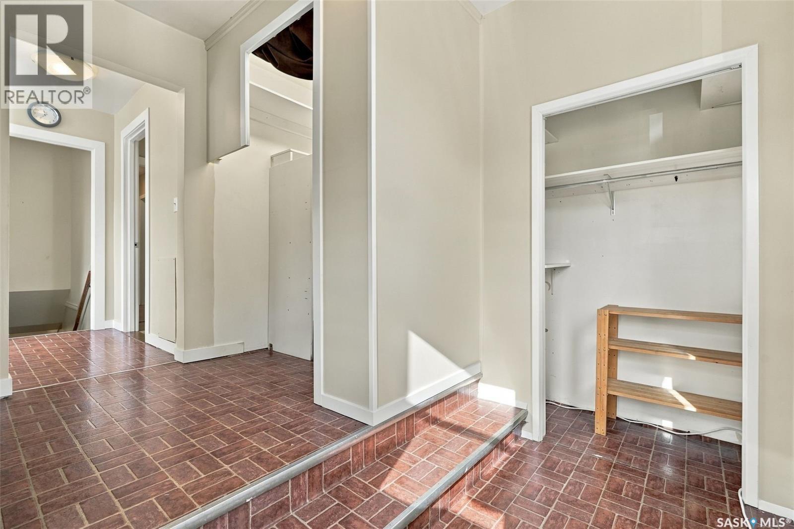 546 Elm Crescent Property Photo 30