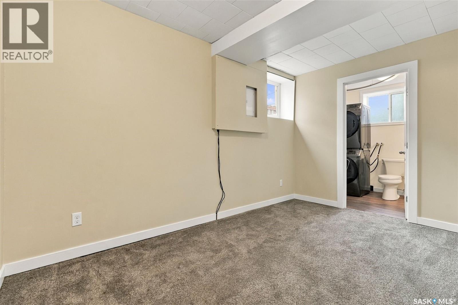 546 Elm Crescent Property Photo 39