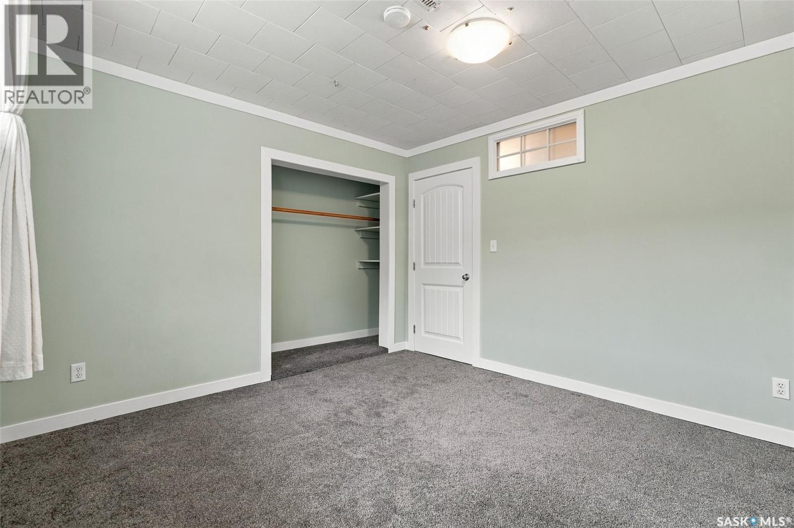 546 Elm Crescent Property Photo 44