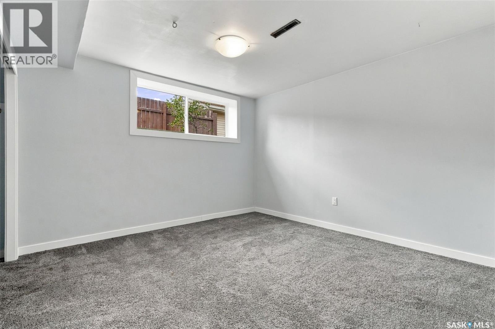 546 Elm Crescent Property Photo 45