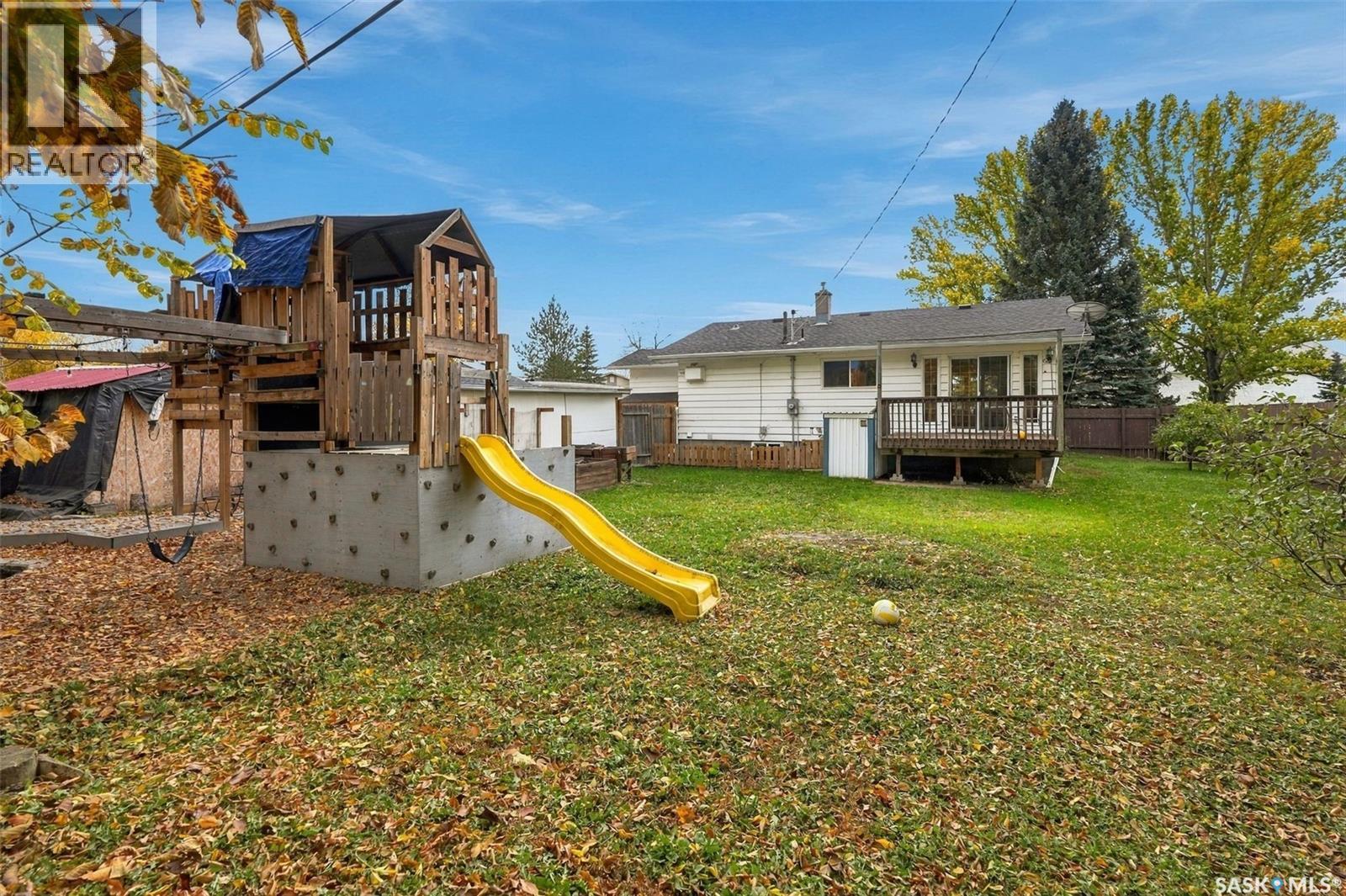 546 Elm Crescent Property Photo 60