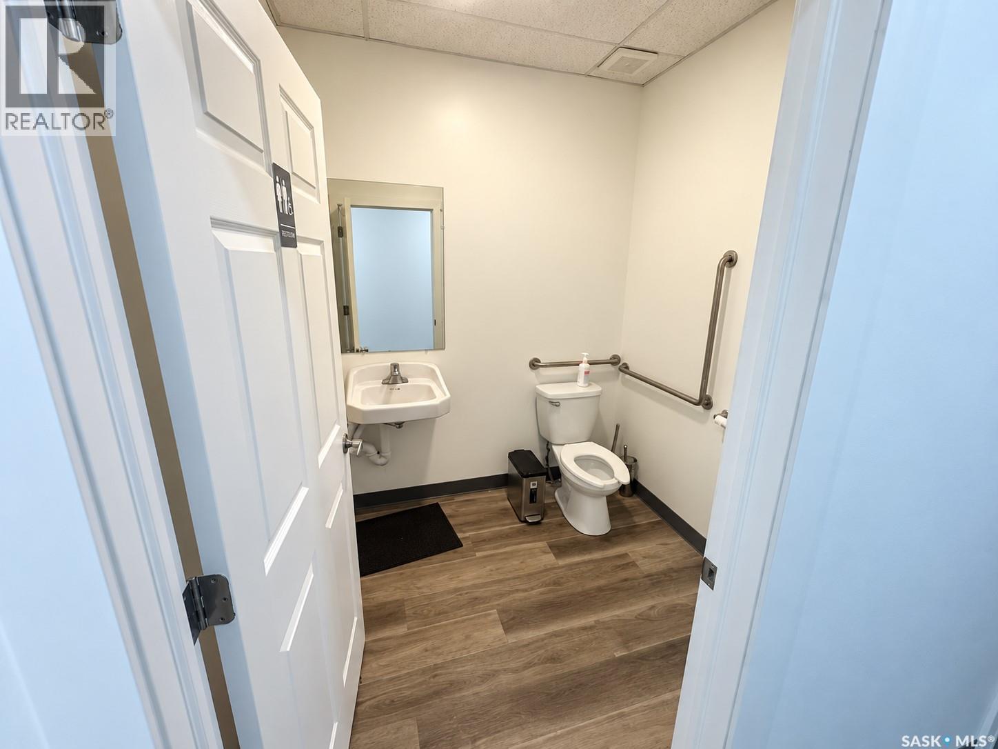 Unit #6 900 Centennial Boulevard Property Photo 12