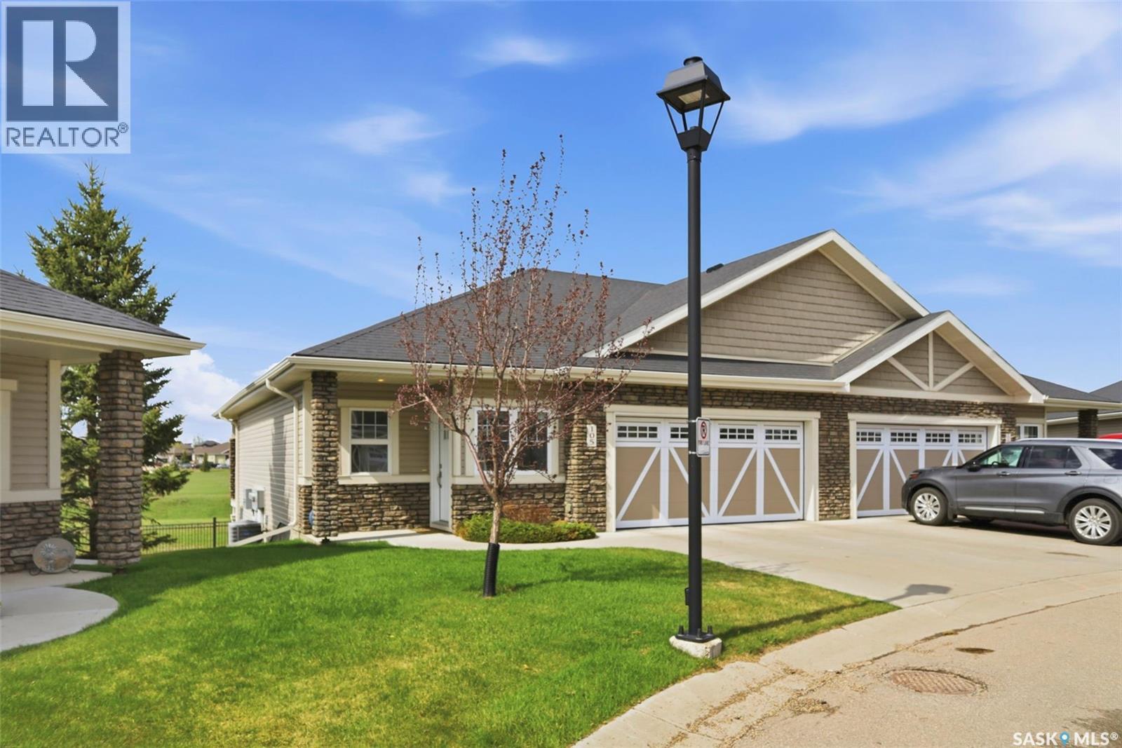 105 542 Pringle Crescent Property Photo 2