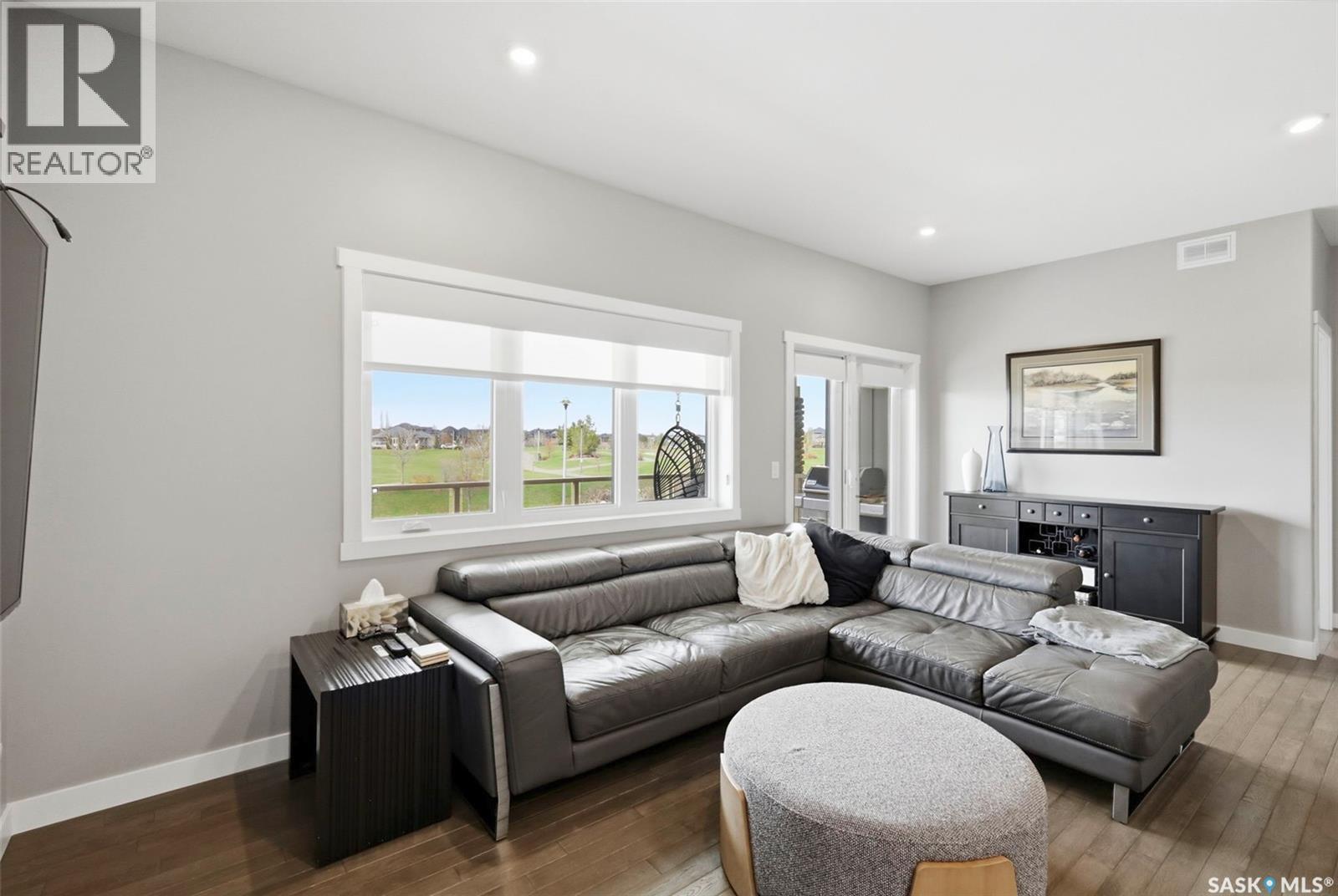 105 542 Pringle Crescent Property Photo 13