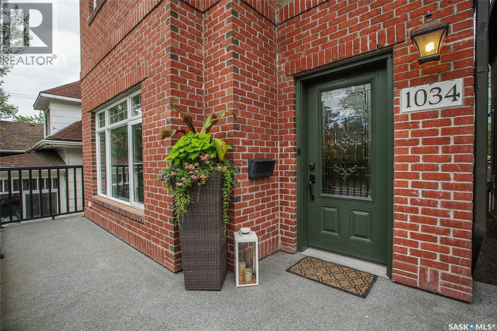 1034 11th Street E Property Photo 5