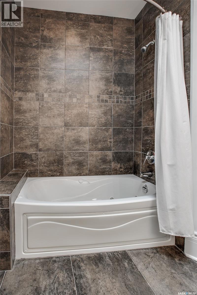 1034 11th Street E Property Photo 31
