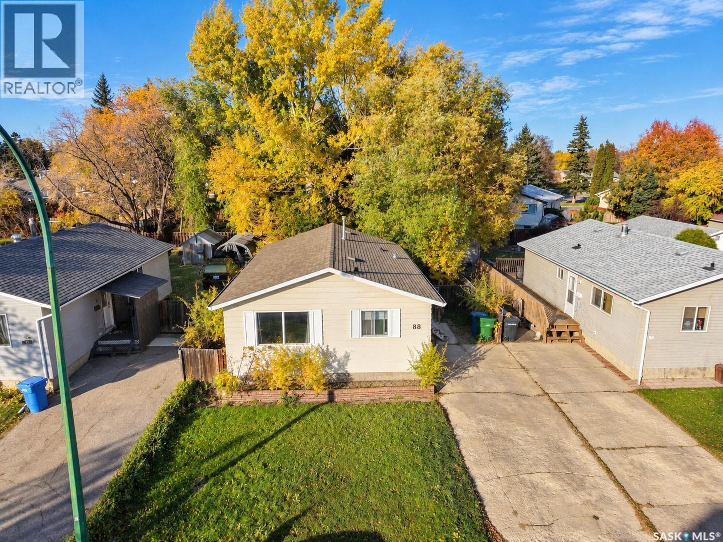 88 Bowerman CRESCENT Property Photo 1